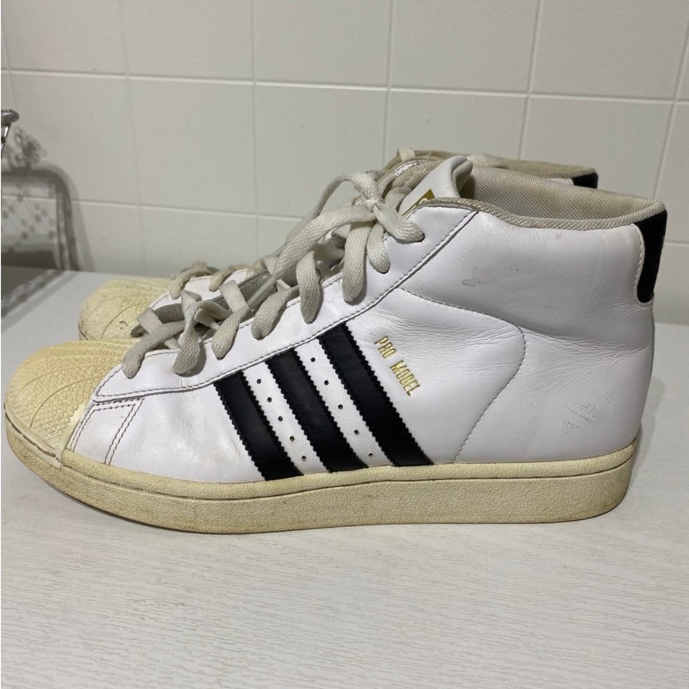 Adidas Pro Model S85956 Mens Size 9.5 White Black Running Shoes Sneakers